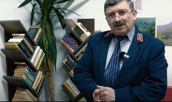Biblioteca publică din Gara Petroșani, locul unde așteptarea ia forma plăcerii de a citi o carte