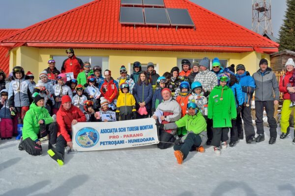 Peste 100 de concurenți la ediția a IX-a a Cupei ”Pro-Parâng” la schi alpin