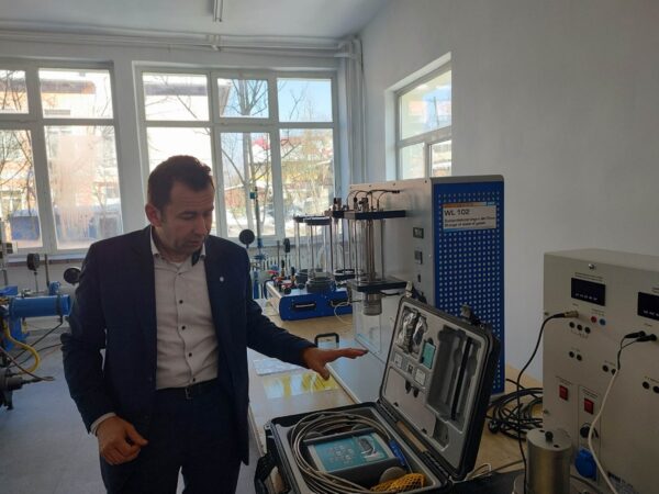 Universitatea din Petroșani a investit 2,5 milioane de euro, din fonduri europene, în dotări de ultimă generație pentru laboratoarele de specialitate