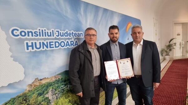 Alpinistul Adrian Ahrițculesei din Petroșani este de astăzi Cetățean de Onoare al Județului Hunedoara