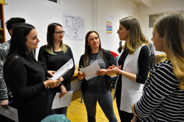 60% dintre tineri au nevoie de competențe noi pentru a se angaja. Studenții și profesorii universitari își dezvoltă competențele în programul gratuit FUTURE