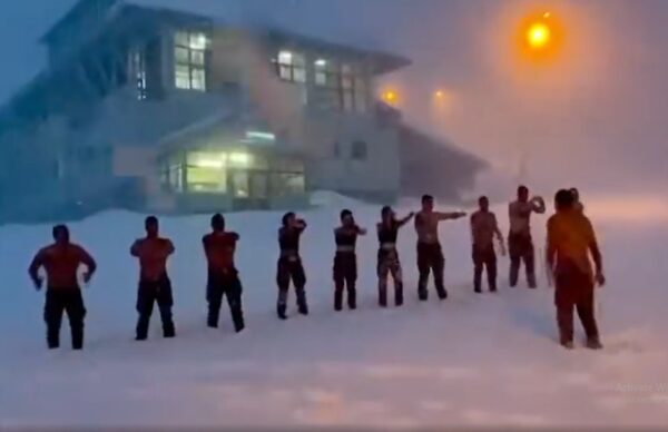 Antrenamente cazone, în plină iarnă, la baza sportivă din Parâng