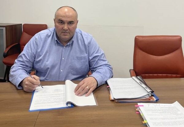 Investiții de peste 16 milioane de lei pentru modernizarea iluminatului public în orașul Petrila