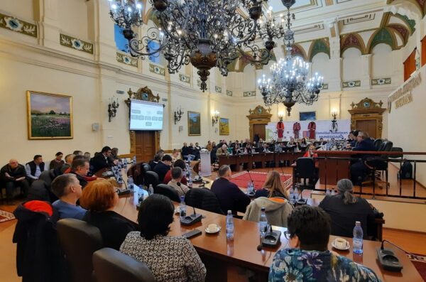 Consultare locală privind elaborarea Strategiei Integrate de Dezvoltare pentru Zonele Montane din România la Consiliul Județean Hunedoara