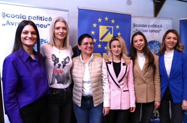 Alina Gorghiu (PNL): ”Tinerii trebuie să poată vota de la 16 ani!”