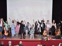 Eveniment copleșitor la Vulcan, creat de Clubul copiilor, cu daruri din inimi de copii, cu ”Glasuri de argint” pentru mame