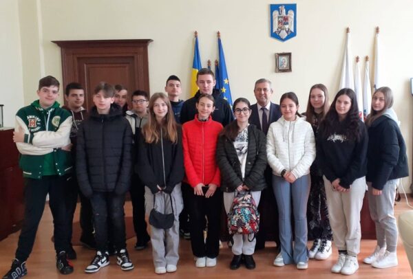 Porți deschise pentru ”Școala Altfel” la Universitatea din Petroșani