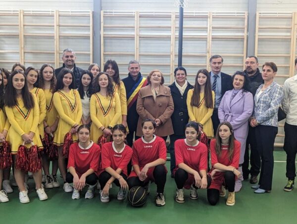 La Petroșani s-a dat în folosință o nouă sală de sport pentru elevii Școlii gimnaziale ”I.G. Duca”