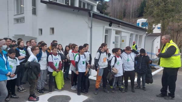 ”Săptămâna Verde” aduce pe ”drumul apei” sute de elevi la Uzina de apă de la Taia