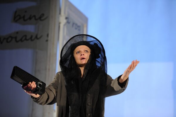 TNRS dăruiește spectacolul „Felii” de Ziua Mondială a Teatrului pe Scena Digitală