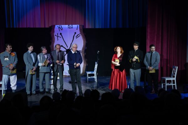 ”Urmuz”, premieră de succes a operei dramaturgice omonime a lui Valeriu Butulescu, prezentată într-un spectacol tribut adus ”regelui absurdului”