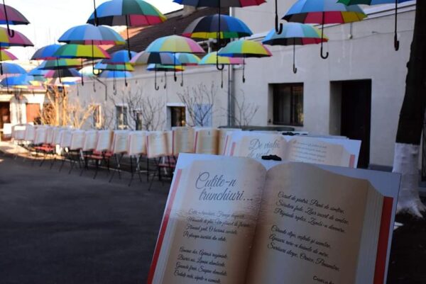 ziua poezie deva Biblioteca județeană „Ovid Densușianu” sărbătorește Ziua Poeziei cu un recital al poeților hunedoreni