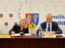 S-au semnat contractele pentru achiziția autobuzelor electrice din proiectul ”Green Line Valea Jiului”