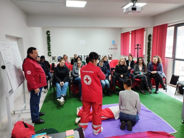 Studenții Universității din Petroșani, voluntari pentru o zi în Crucea Roșie