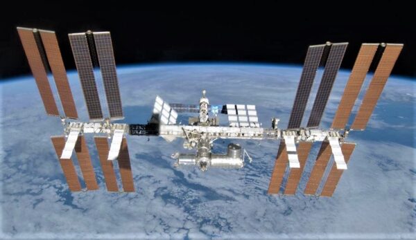 Un program IT creat de trei elevi hunedoreni va rula pe Staţia Spaţială Internaţională