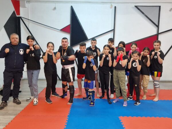 Sportivii ACS Tayio Do Academy Petroșani, pe ”sistem” la Grand Prix Superfight Brașov