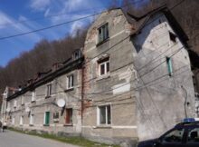 Bani de la Guvern pentru locuințe noi în locul celor afectate de cutremur destinate familiilor din Aninoasa
