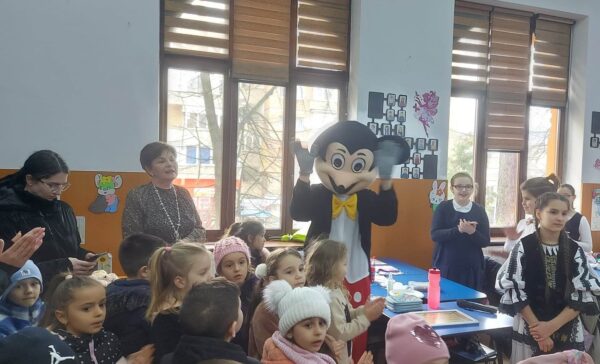 Porți și suflete deschise pentru cei mici, la Școala gimnazială ”I.G. Duca” din Petroșani