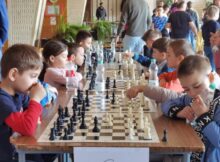 Peste 80 de șahiști s-au duelat pe eșichier în ”sportul minții”, la prima ediție a ”Cupei Cetății” de la Deva