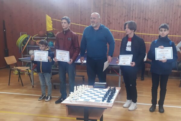Valea Jiului are 4 campioni județeni la șah în Olimpiada Națională a sportului școlar