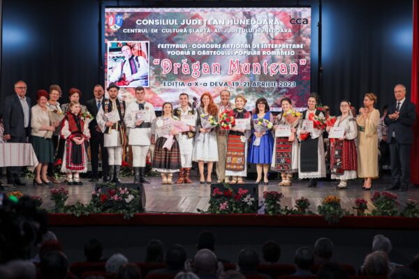Regal folcloric de nota zece la cea de-a X-a ediție a Festivalului-Concurs ”Drăgan Muntean” de la Deva