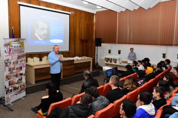 Cărturarul desăvârșit Ovid Densusianu omagiat la Deva într-o acțiune a bibliotecii care-i poartă și-i onorează numele