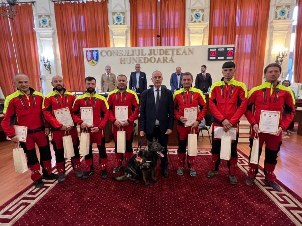 Cei mai buni salvatori montani din Europa, premiați de Consiliul județean Hunedoara