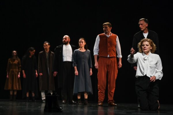 „Livada de vișini” și „Operele lui William Shakespeare (pe scurt)”, surprizele lunii aprilie pe Scena Digitală