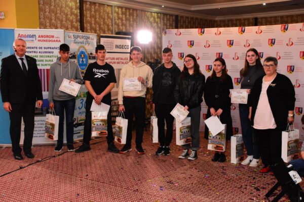 Liceul Tehnologic ”Retezat” din Uricani distins cu Premiul Special al Juriului, la concursul județean de cultură generală ”Citești și câștigi!”