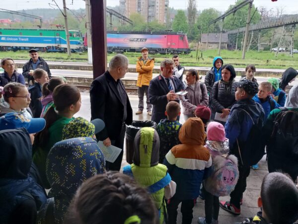 Peste 200 de copii din Petroșani au învățat de ce Calea Ferată este calea spre un mediu înconjurător sănătos
