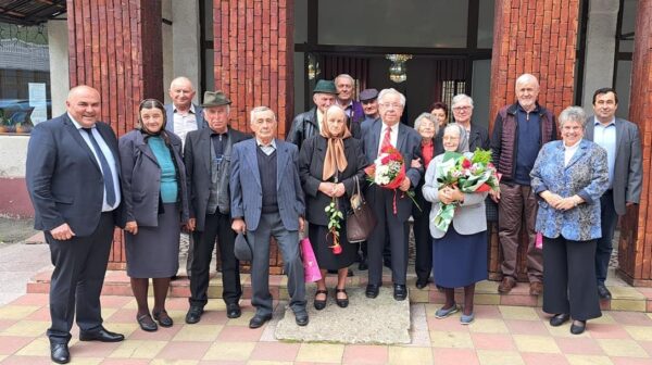 Secretul longevității în viața de familie dezvăluit de familiile petrilene premiate de Ziua Familiei