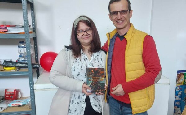 Fantastica poveste a ”Pădurii de după școală” istorisită de adolescenta Ingrid Burcea, în cartea de debut a acesteia, care va fi lansată de Ziua Copilului la Vulcan