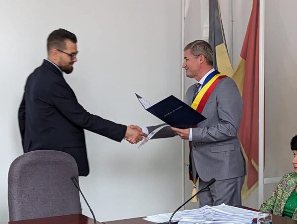 Alpinistul Adrian Ahrițculesei a primit distincția de ”Cetățean de onoare” al municipiului Petroșani
