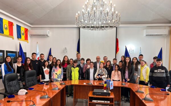 Ziua Internațională a Tineretului marcată la Vulcan prin ”Gala de excelență” a Asociației ”Tinerii-Viitorul nostru”
