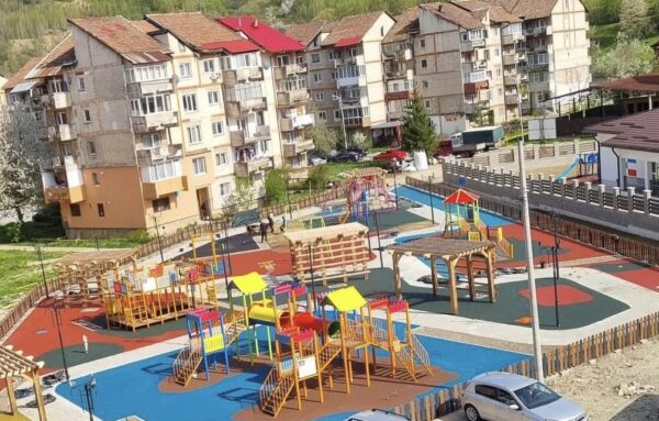 La Uricani prin formă unele dintre cele mai frumoase locuri de joacă pentru copii din Valea Jiului
