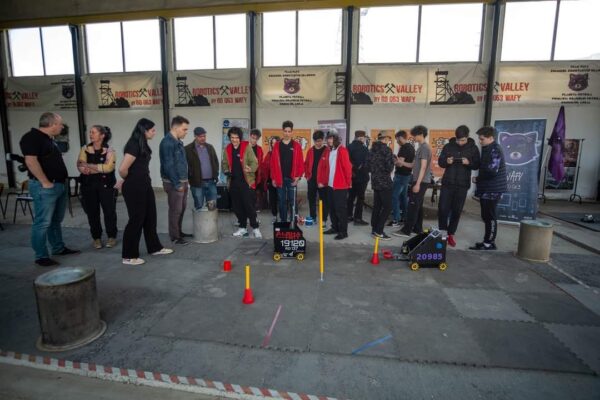 Mina Petrila devine pentru o zi centrul roboticii hunedorene