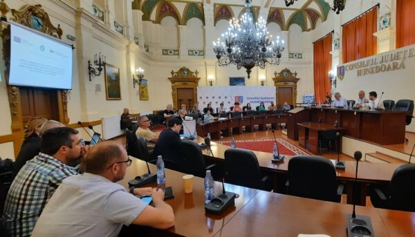 Întâlnire de lucru în cadrul proiectului „Conservarea, restaurarea și punerea în valoare a sitului arheologic Sarmizegetusa Regia – Terasa X din cadrul sitului arheologic UNESCO Sarmizegetusa Regia, Munții Orăștiei, jud. Hunedoara”, finanțat prin Planul Național de Redresare și Reziliență