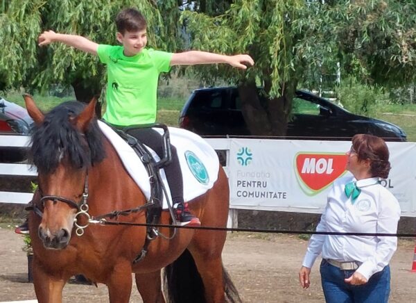 Cupa MOL pentru sănătatea copiilor, singurul concurs național de călărie terapeutică pentru copii cu dizabilități