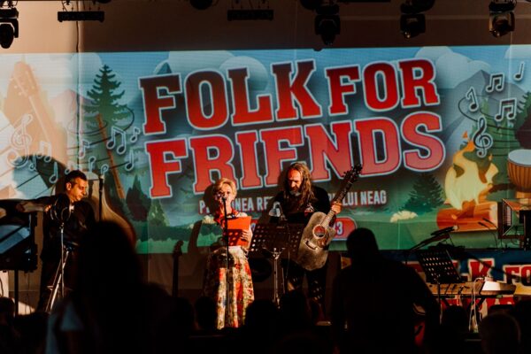 ”Folk for friends” la poale de Retezat, cu muzică bună și prieteni pe măsură