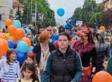 Parada costumelor de carnaval, de Ziua Copiilor, la Petroșani