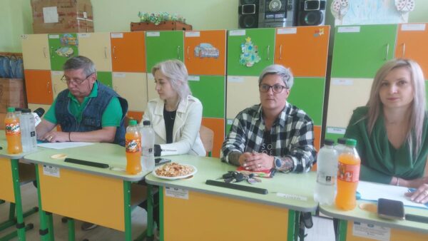 Educație și suport pentru copii vulnerabili la două școli de cartier din Petroșani