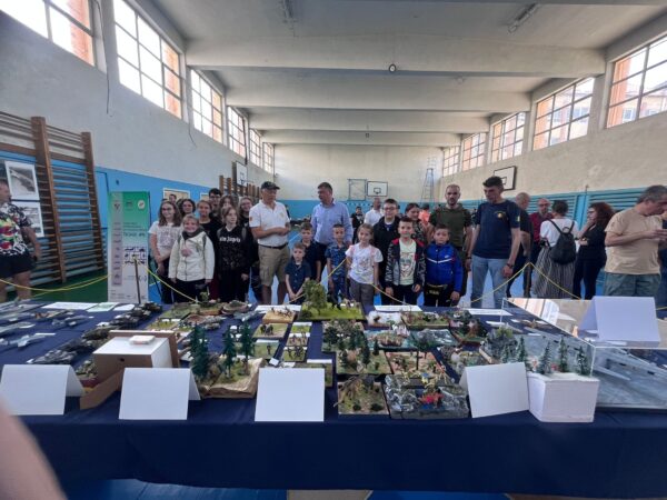 Recoltă bogată de premii ale copiilor de la Cercul de machete al Clubului Copiilor Valea Jiului