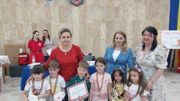 Demonstrație și întrecere în acordarea primului-ajutor în competiția ”Micii sanitari”