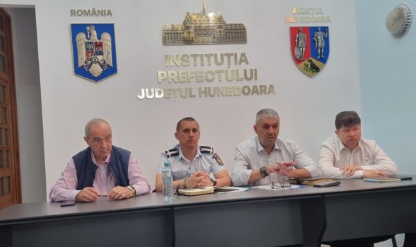Măsuri adoptate în Comitetul Județean pentru Situații de Urgență Hunedoara privind situația localităților afectate de inundații