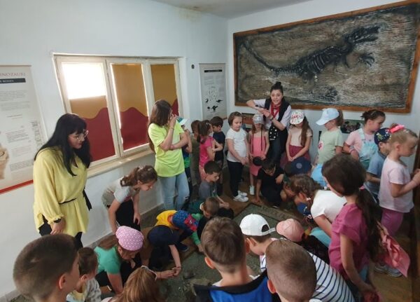 Patrimoniul geologic, natural și cultural al Țării Hațegului, promovat în Săptămâna Europeană a Geoparcurilor