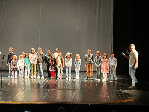 Revista ”Ilustrația”, actul artistic numărul trei / Un articol realizat de eleva Koma Melinda din Lupeni