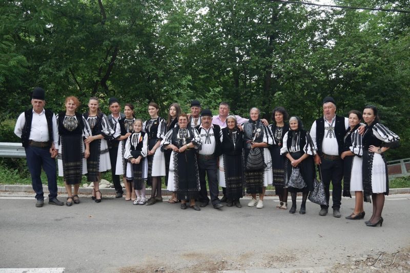 Nedeie de Sânpetru în spiritul tradiției momârlănești, pe Slătinioara Petroșaniului