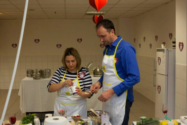 Metropolitan Life susține cu suma de 25.000 euro proiectul ”Prânzul Comunitar” și se alătură Asociației Copii pentru Viitor într-un proiect de educație și activare comunitară pentru copiii și adolescenții din medii dezavantajate