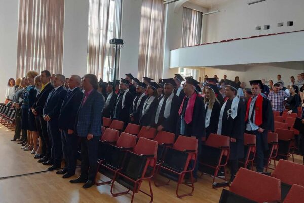 Emoționantă ceremonie de absolvire pentru Generația 75 a Facultății de Mine de la Universitatea din Petroșani