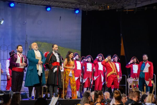 ”Bărbierul din Sevilla” a cules aplauzele publicului, la spectacolul de la Brad